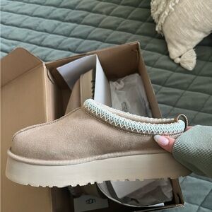 Ugg Tazz Slippers in Color Sand